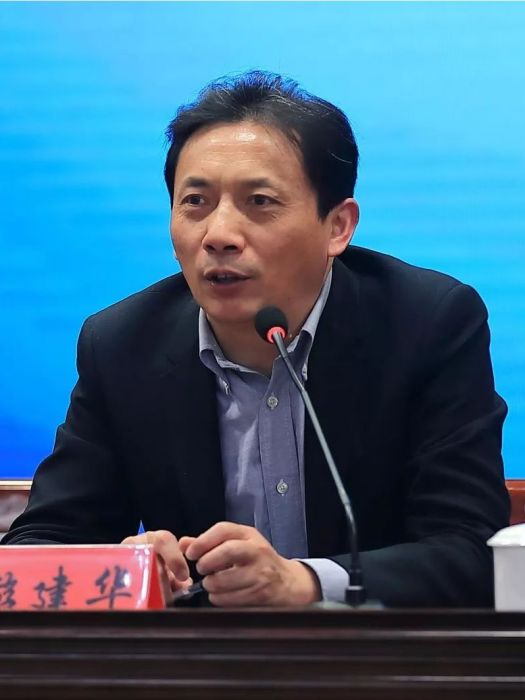 游建華(江蘇鳳凰報刊出版傳媒社長、總編輯) 游建華(江蘇鳳凰報刊出版傳媒社長、總編輯)