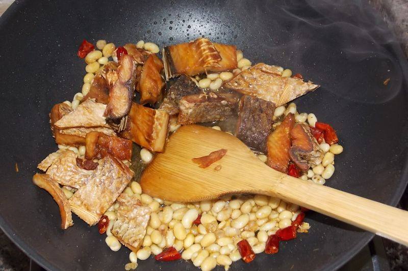 黃豆燉鹹魚 黃豆燉鹹魚