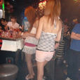 吧女(吧檯女服務員的簡稱) 吧女(吧檯女服務員的簡稱)