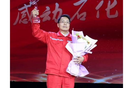李恩朋(中國石化勝利石油工程公司海洋鑽井平台經理) 李恩朋(中國石化勝利石油工程公司海洋鑽井平台經理)