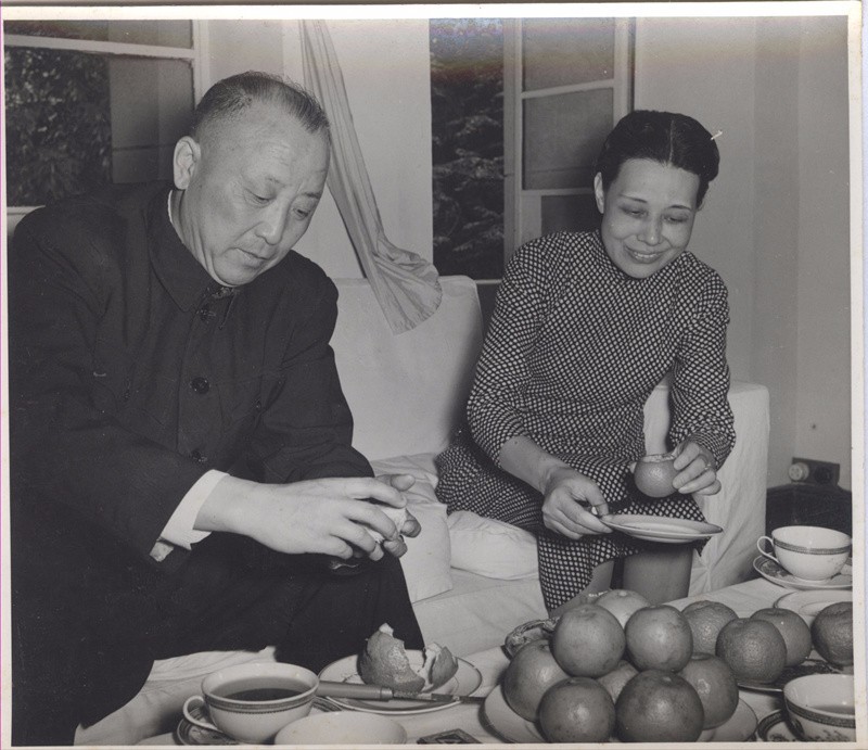1955年衛立煌夫婦攝於北京
