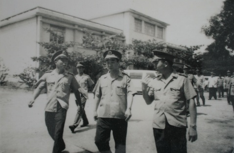 90年朱敦法司令員視察廣西邊防連隊