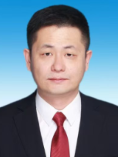 李鑫(內蒙古自治區興安盟經濟技術開發區黨工委委員、管委會副主任、辦公室主任)