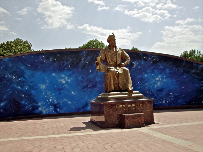 烏茲別克斯坦撒馬爾罕市的烏魯格別克雕像