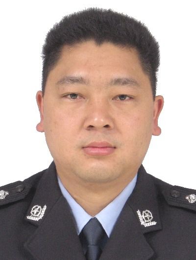 易忠雄 易忠雄