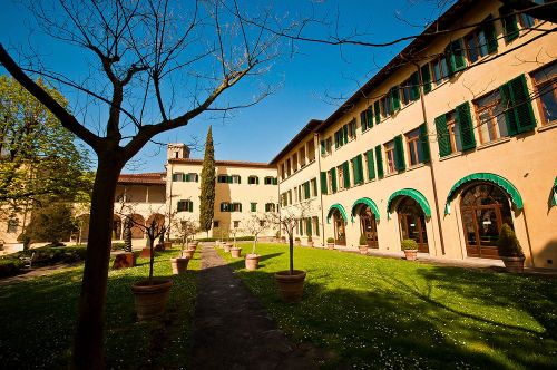 義大利比薩聖安娜高等學校