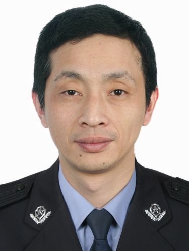 杜立東(浙江省慈谿市公安局黨委副書記、政委) 杜立東(浙江省慈谿市公安局黨委副書記、政委)