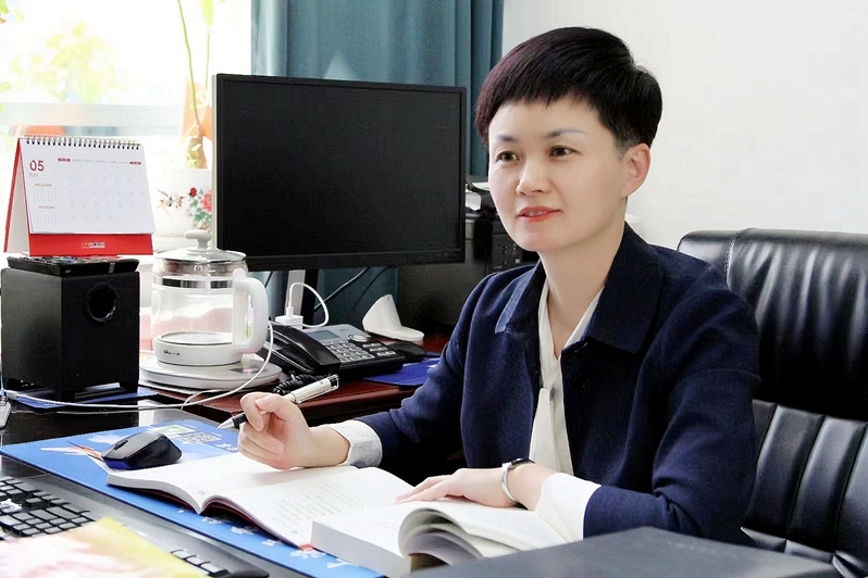 張艷(寧夏警官職業學院黨委委員、政治部主任) 張艷(寧夏警官職業學院黨委委員、政治部主任)