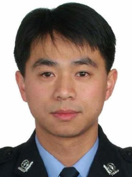 周鵬(浙江省平湖市公安局黨委副書記、政治委員) 周鵬(浙江省平湖市公安局黨委副書記、政治委員)