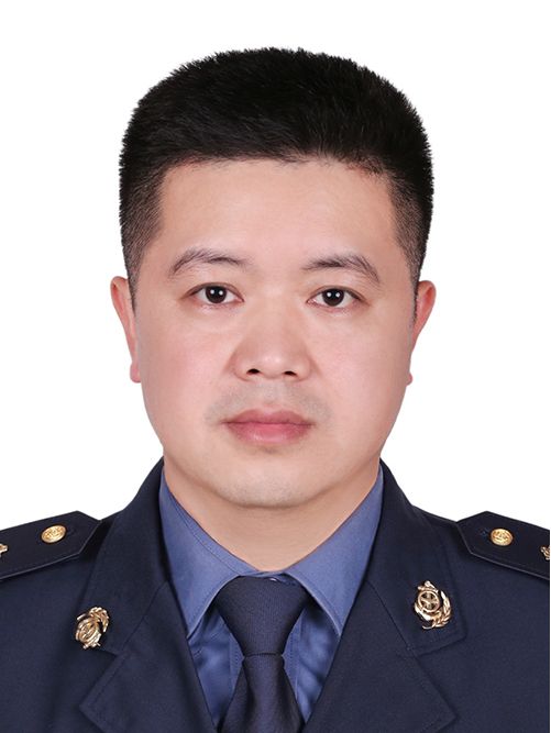 田鋒(貴州省銅仁市松桃苗族自治縣交通運輸局黨組成員、交通運輸綜合行政執法大隊大隊長) 田鋒(貴州省銅仁市松桃苗族自治縣交通運輸局黨組成員、交通運輸綜合行政執法大隊大隊長)