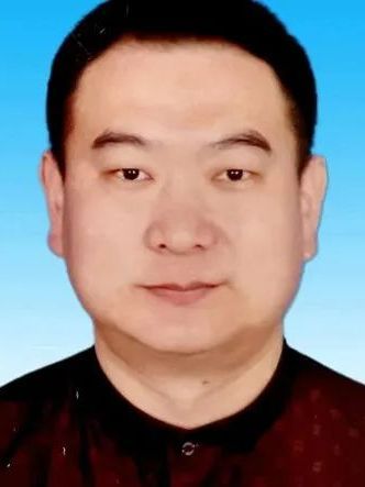 張立峰(內蒙古伊泰集團有限公司黨委委員、紀檢委書記、工會主席,內蒙古職工文聯第五屆主席團副主席) 張立峰(內蒙古伊泰集團有限公司黨委委員、紀檢委書記、工會主席,內蒙古職工文聯第五屆主席團副主席)