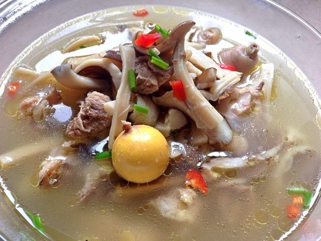 雞樅雞湯煲 雞樅雞湯煲