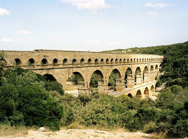 龐杜加德羅馬時期引水高架渠