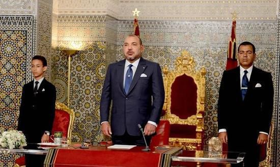 摩洛哥國王穆罕默德六世中和王儲哈桑王子左。