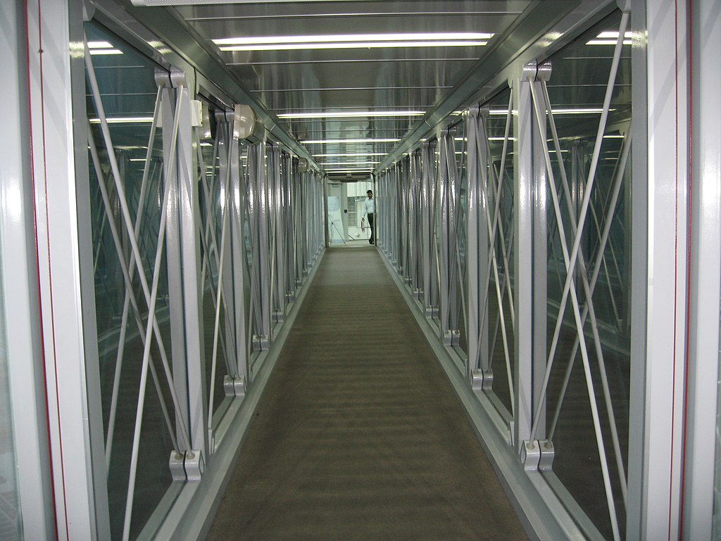 玻璃罩空橋的內部