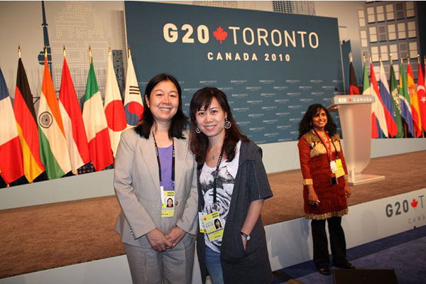 2010年黎星(左一)在多倫多20國集團峰會上