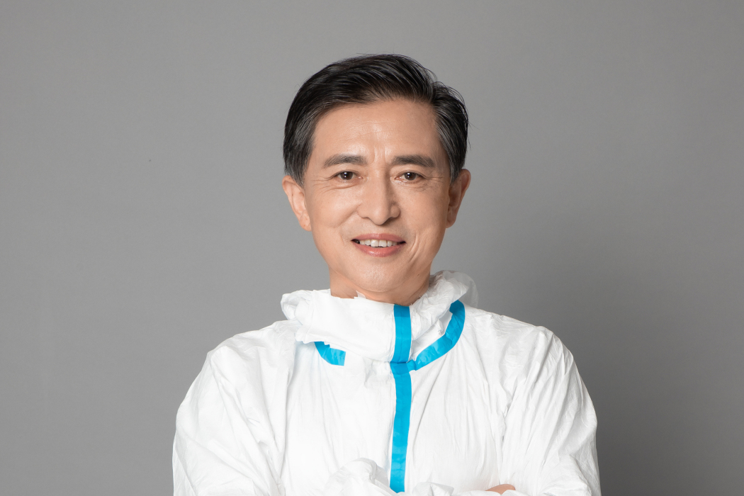 趙波(上海寶山援鄂醫療隊隊長、上海市先進工作者) 趙波(上海寶山援鄂醫療隊隊長、上海市先進工作者)