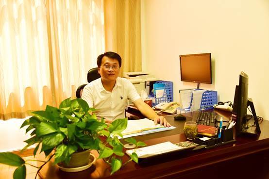 胡衛江(上海財經大學附屬中學校長) 胡衛江(上海財經大學附屬中學校長)