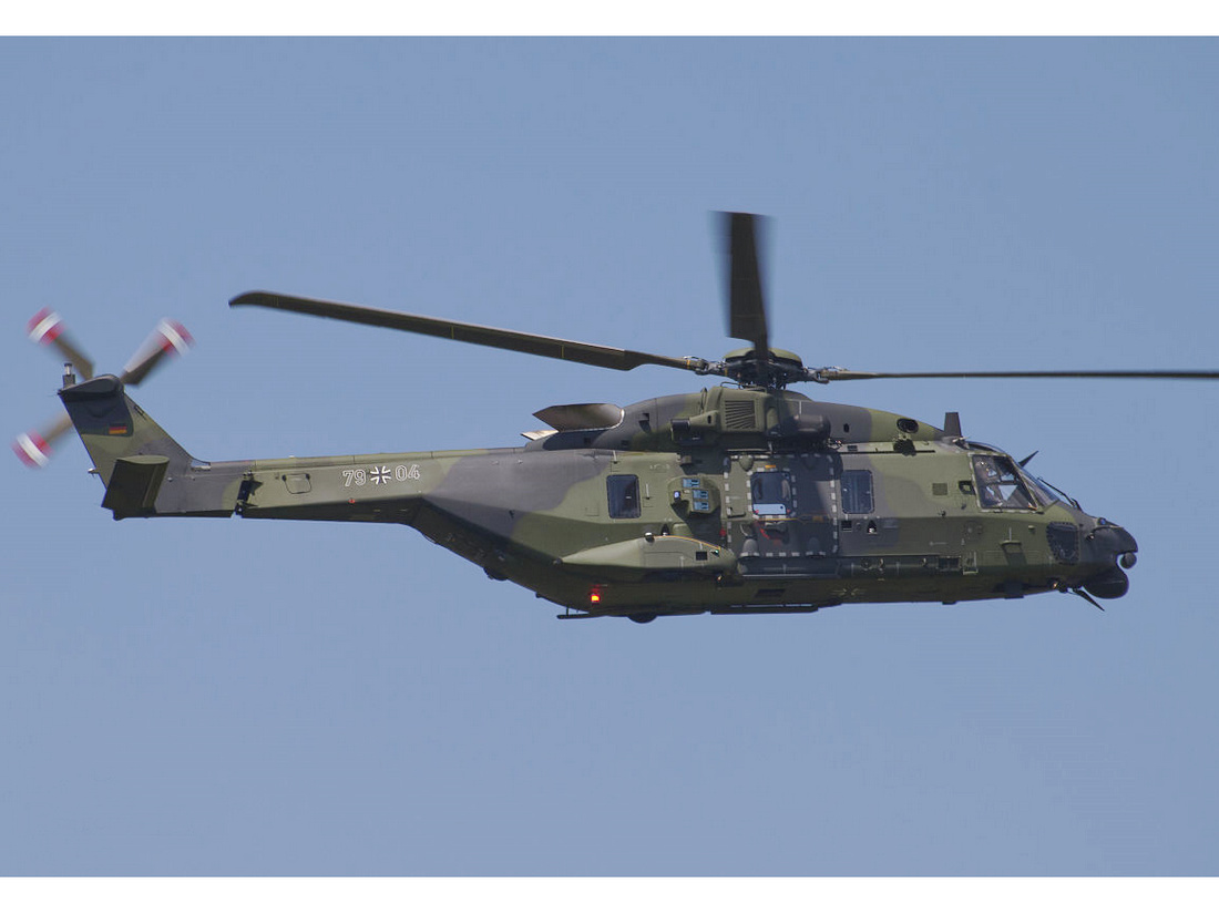 MH-90艦載多用途直升機