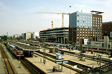 新建火車總站的第一階段工程：設立車站大樓