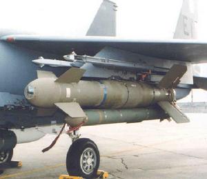 美國GBU15型雷射制導滑翔炸彈