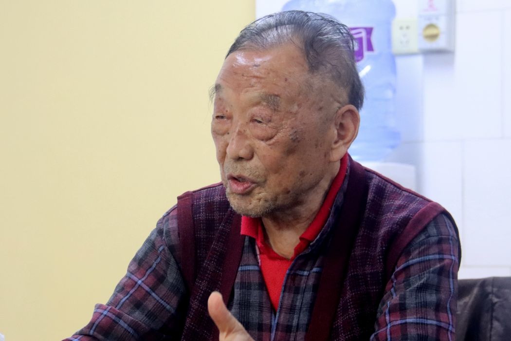 韓丙寅(《尉氏縣誌》原總編輯主任、縣文化局原副局長) 韓丙寅(《尉氏縣誌》原總編輯主任、縣文化局原副局長)
