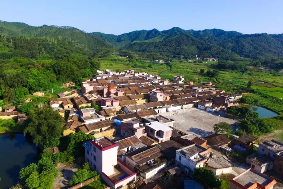 光榮村(吉林省延吉市朝陽川鎮光榮村) 光榮村(吉林省延吉市朝陽川鎮光榮村)