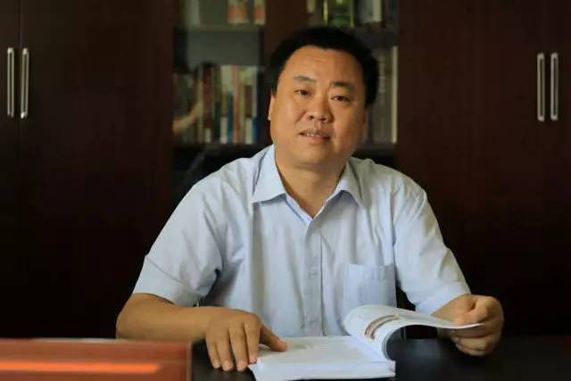 許鵬(黃鶴樓酒業有限公司黨委書記、董事長) 許鵬(黃鶴樓酒業有限公司黨委書記、董事長)