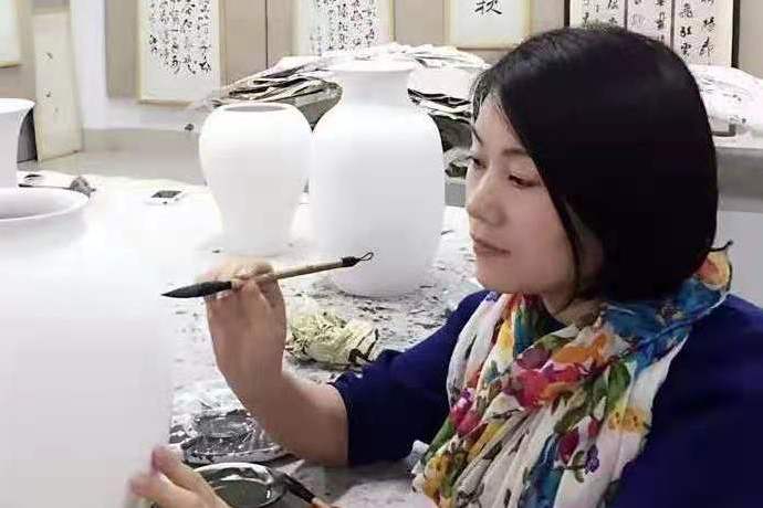 楊曉玲(臨沂大學美術學院副院長) 楊曉玲(臨沂大學美術學院副院長)
