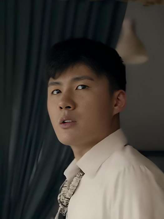 許家興(電視劇《洗面橋》角色,由王廣源飾演) 許家興(電視劇《洗面橋》角色,由王廣源飾演)