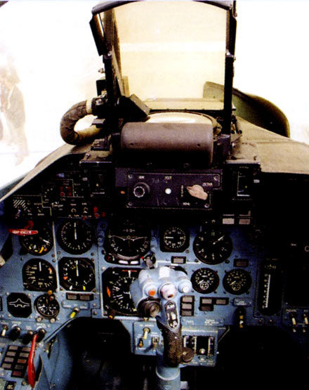 蘇-27傳統儀表座艙已經無法適應作戰需要