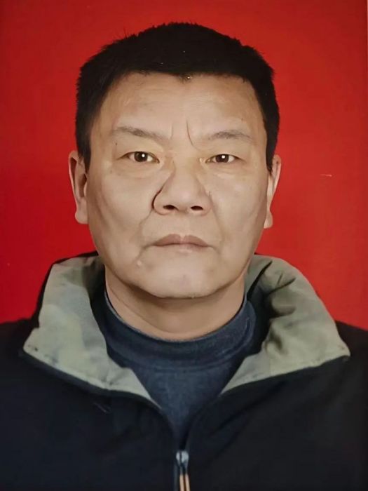 李傳新(湖北金飛揚環境服務有限公司車隊機掃車司機) 李傳新(湖北金飛揚環境服務有限公司車隊機掃車司機)
