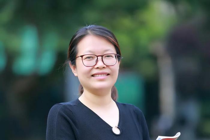 王艷飛(南京市第九初級中學校長、黨支部書記) 王艷飛(南京市第九初級中學校長、黨支部書記)