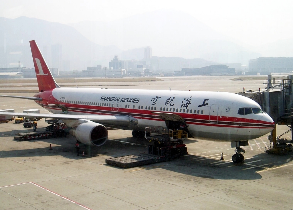 上海航空波音767-300客機