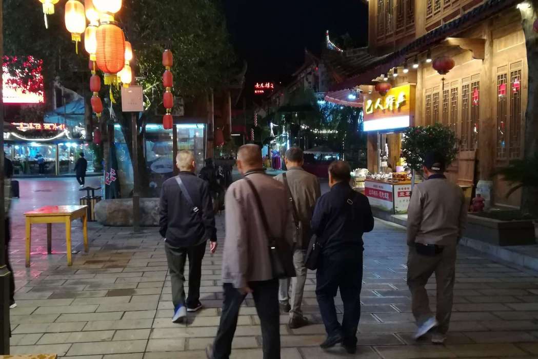 泉湖北街