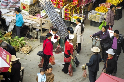 桂東縣的市場裡有許多人販賣打死的候鳥