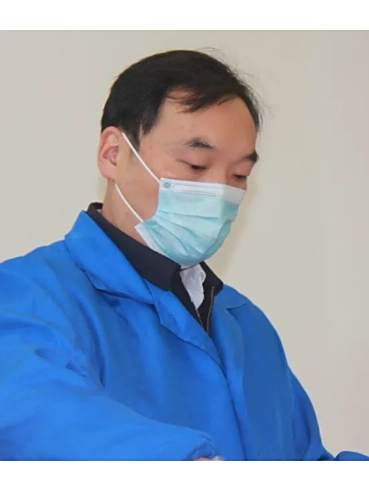 徐榮(江蘇省淮安市殯儀館整容組組長) 徐榮(江蘇省淮安市殯儀館整容組組長)