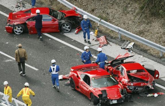 12·4日本豪車連環相撞事故