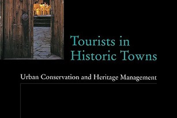 Tourists in Historic Towns Tourists in Historic Towns