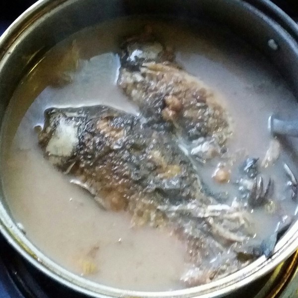 鮮土茯苓赤小豆鯽魚湯