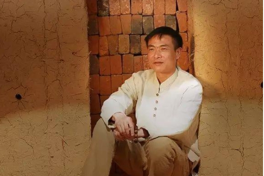 李向陽(河南省工藝美術大師、非物質文化遺產項目(鈞瓷燒制技藝)代表性傳承人) 李向陽(河南省工藝美術大師、非物質文化遺產項目(鈞瓷燒制技藝)代表性傳承人)