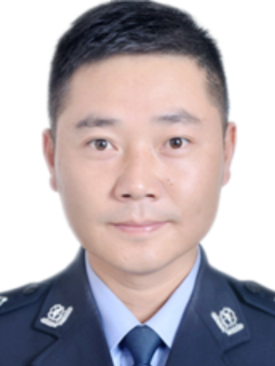 鄭偉(貴州省清鎮市公安局黨委委員、政工室主任、一級警長) 鄭偉(貴州省清鎮市公安局黨委委員、政工室主任、一級警長)