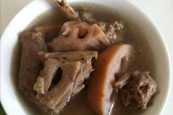 鴨肉蓮藕湯 鴨肉蓮藕湯