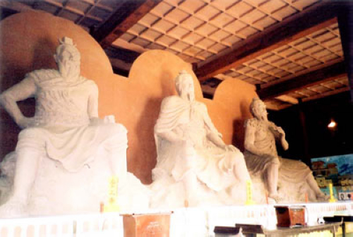 “三祖”塑像