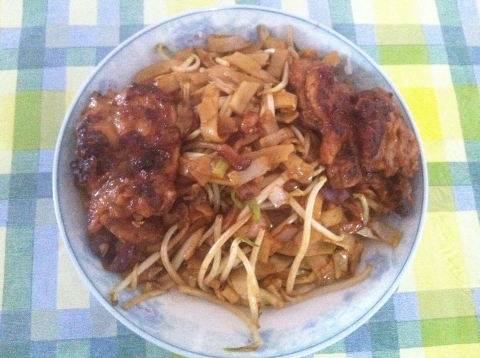 雞腿粿條 雞腿粿條