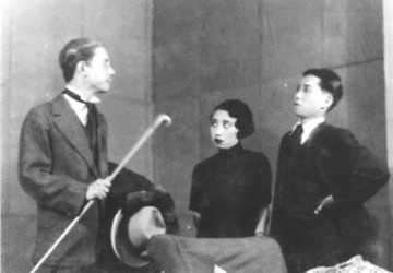鄭秀（中）、曹禺（右）1933年在清華演出