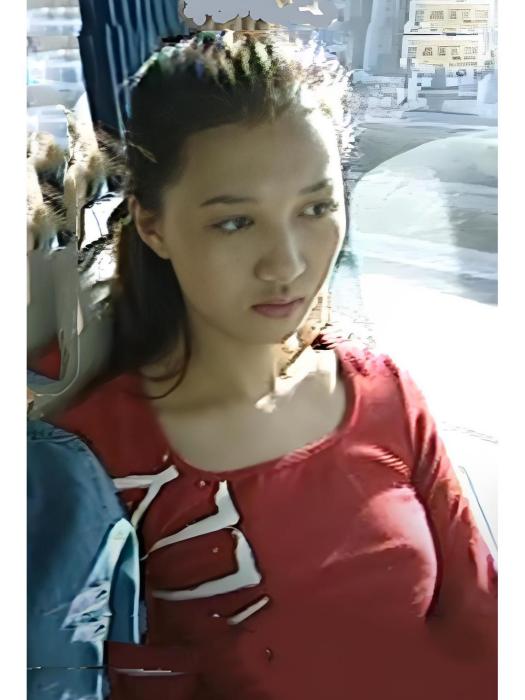 韓笑笑(家庭劇《讓愛重來》中的角色,由韓雯雯飾演) 韓笑笑(家庭劇《讓愛重來》中的角色,由韓雯雯飾演)