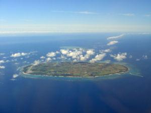 多良間島（前方大島）及水納島（後方小島）
