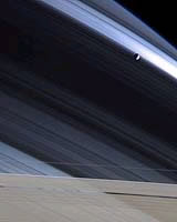 “卡西尼”號傳回的藍色土衛一照片