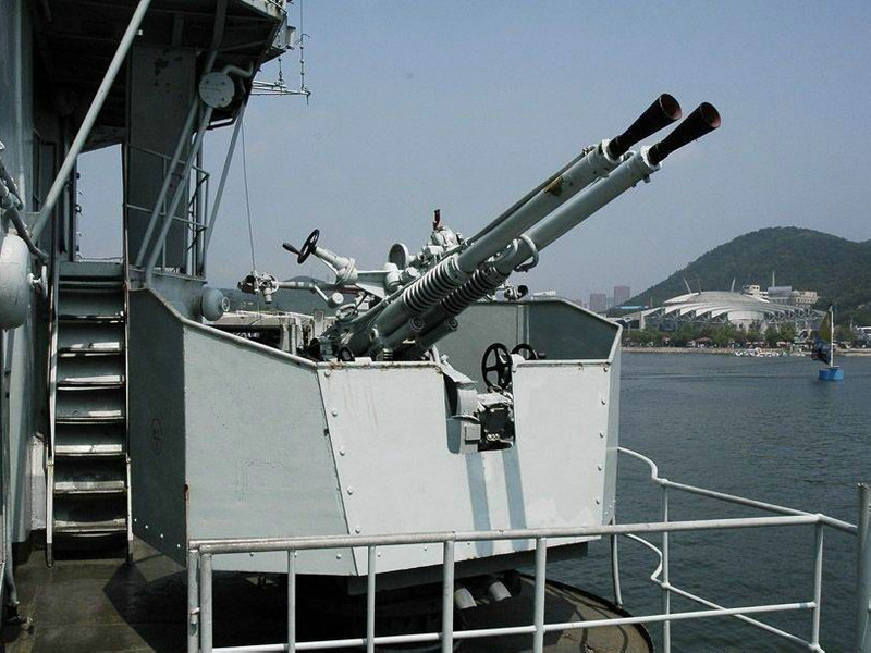 455昭披耶號護衛艦雙管37毫米火炮